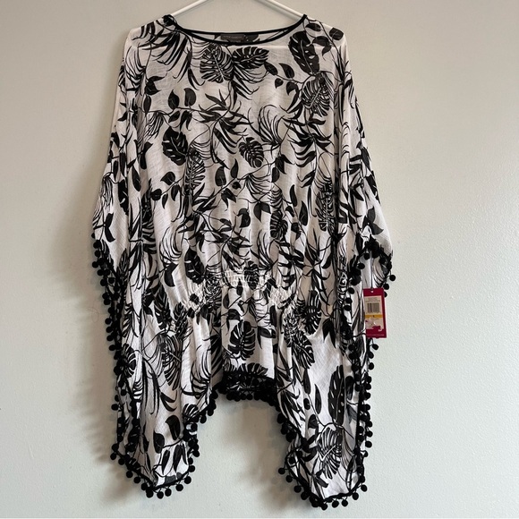 NWT Vince Camuto Women's Floral Lagoon V-Neck Poncho Blouse Size S Black White - Picture 1 of 12